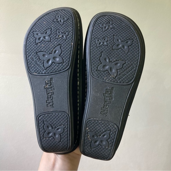 Alegria | Carina Chain Mail Metallic Leather Slip On Thong Platform Flip Flops - Picture 5 of 7